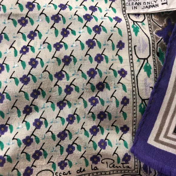 Three OSCAR de la RENTA (3) Bundle of silk scarves - Picture 4 of 8